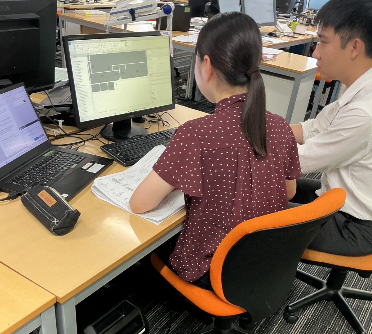 【意匠設計インターン開催💻】 九州の高専から意匠インターンに参加された学生さんをご紹介！ Revitを使った設計に初挑戦したり、一級建築士のキャリアについても学んでもらいました📚終了時には「一級の勉強がんばります！」と笑顔😊