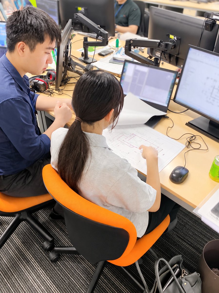 【意匠設計インターンシップ実施🎓】 九州の高専から本社でのインターンに参加頂きました！ 基本設計から確認申請までの流れ📐、Revitを活用した設計業務💻、VR空間体験🥽などを通じて、学校で学ぶ知識が実際の仕事につながる過程を体感。